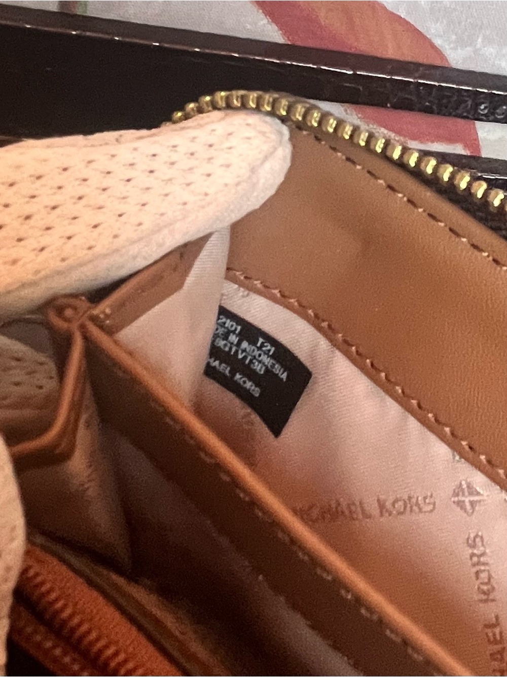 Michael Kors Jet Set Travel Continental  Wallet with Gold Logo Lettering (GUC) - Picture 12 of 15